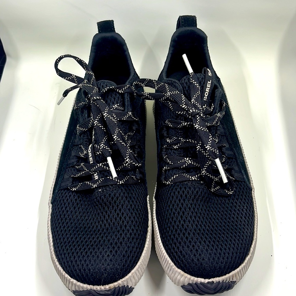 Sorel Waterproof Sneaker/Gym Shoe/Athletic Shoe size 6.5; Black & White